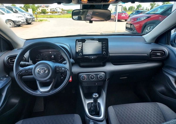 Toyota Yaris cena 72900 przebieg: 16300, rok produkcji 2023 z Człopa małe 232